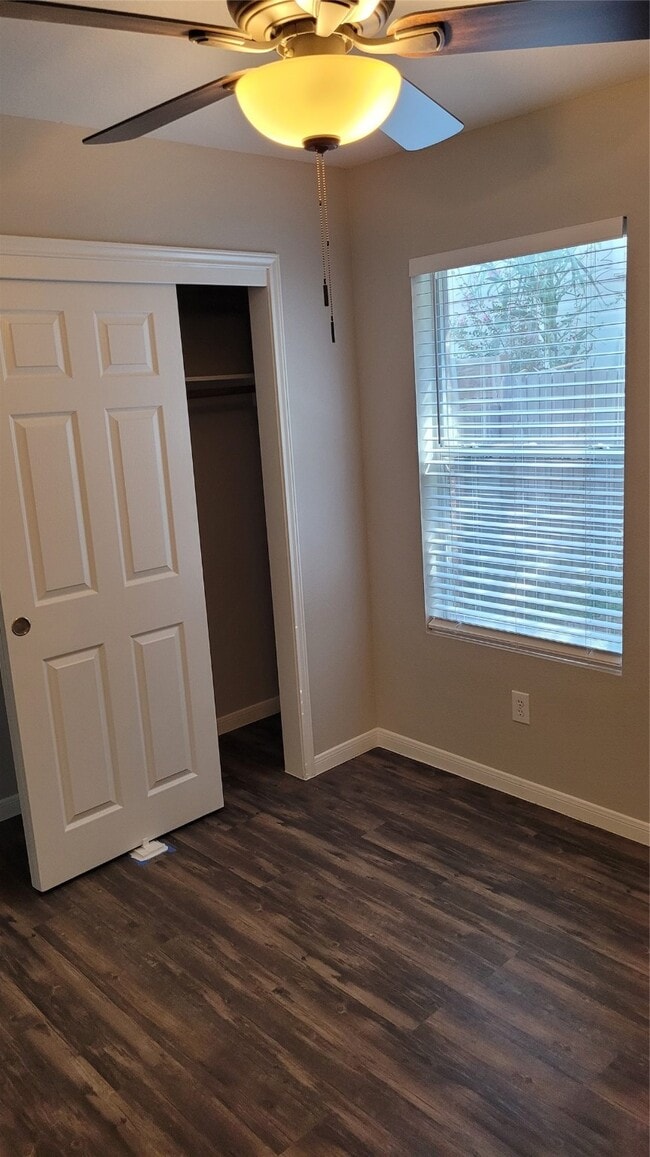 Building Photo - 7211 Foxwalk Ln