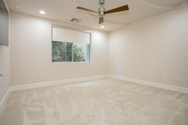Building Photo - UNUBSTRUCTED VIEWS FROM THIS MACDONALD HIG...