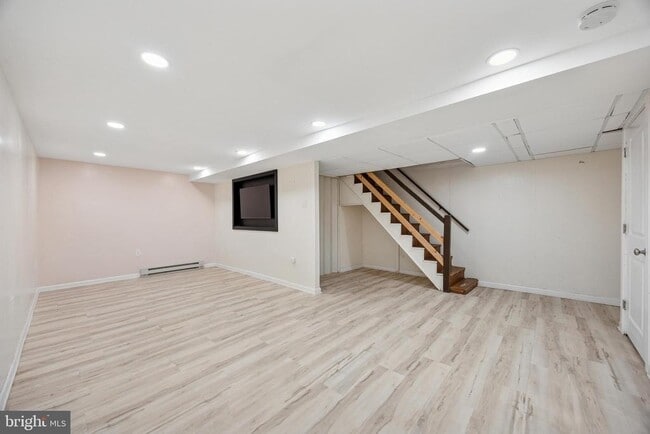 Building Photo - 255 Sherbrook Blvd