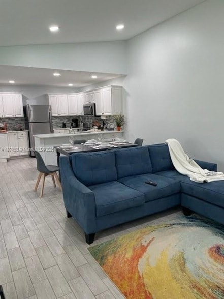 Building Photo - 6396 Royal Woods Dr