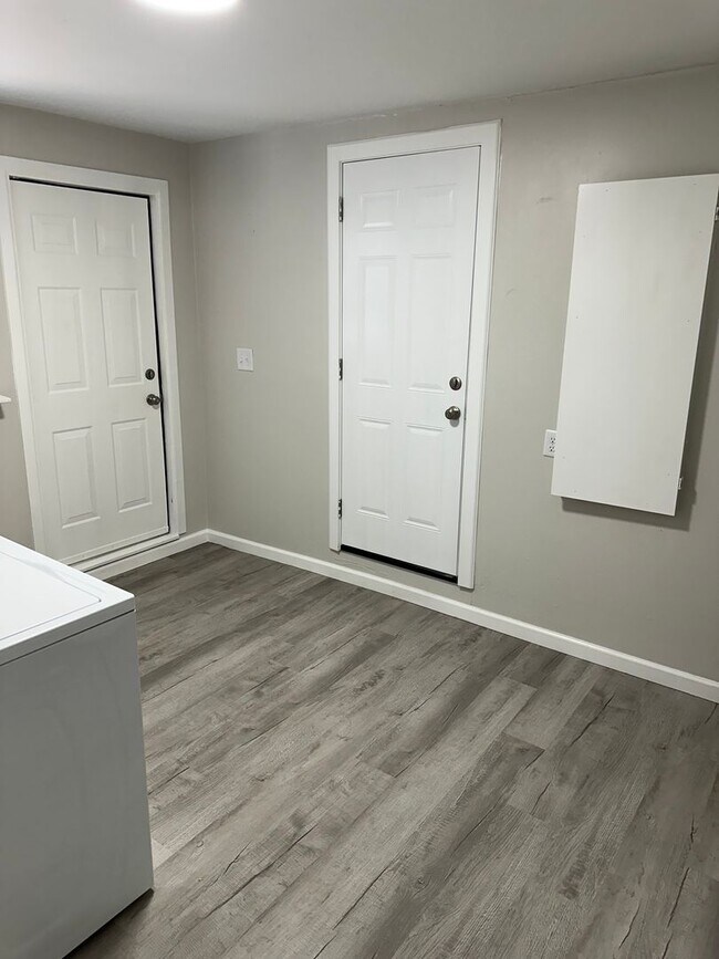Building Photo - Charming Completely Remodeled Home!