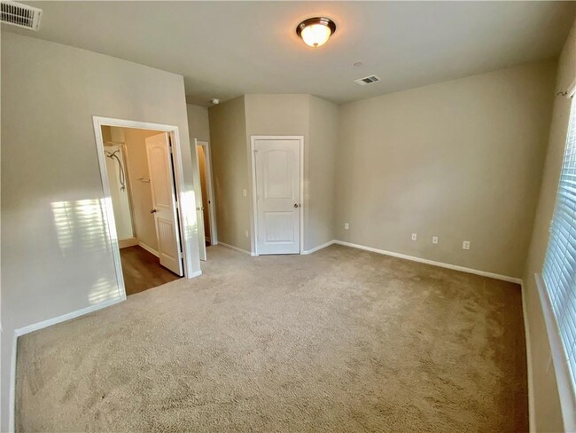 Building Photo - 516 E Slaughter Ln