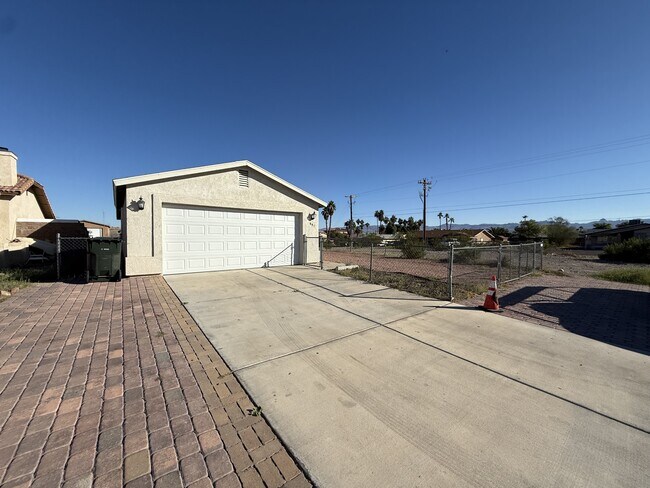 Building Photo - 991 Terrace Dr