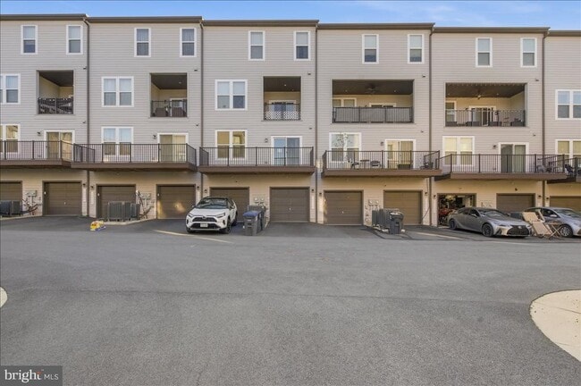 Building Photo - 13538 Sayward Blvd