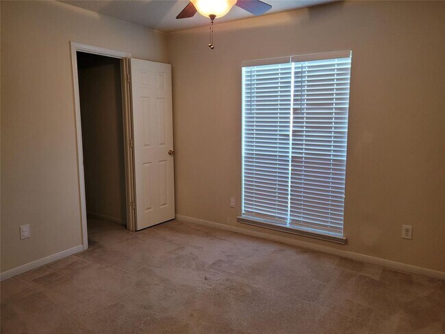 Building Photo - 6619 Halcyon Days Dr