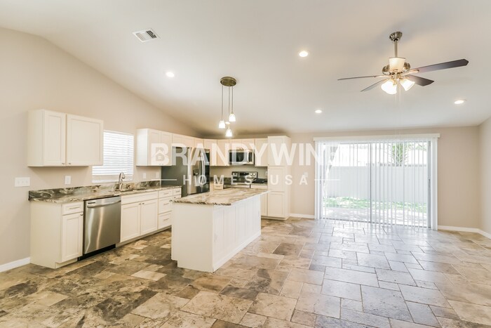 Building Photo - 16051 Grass Lake Dr