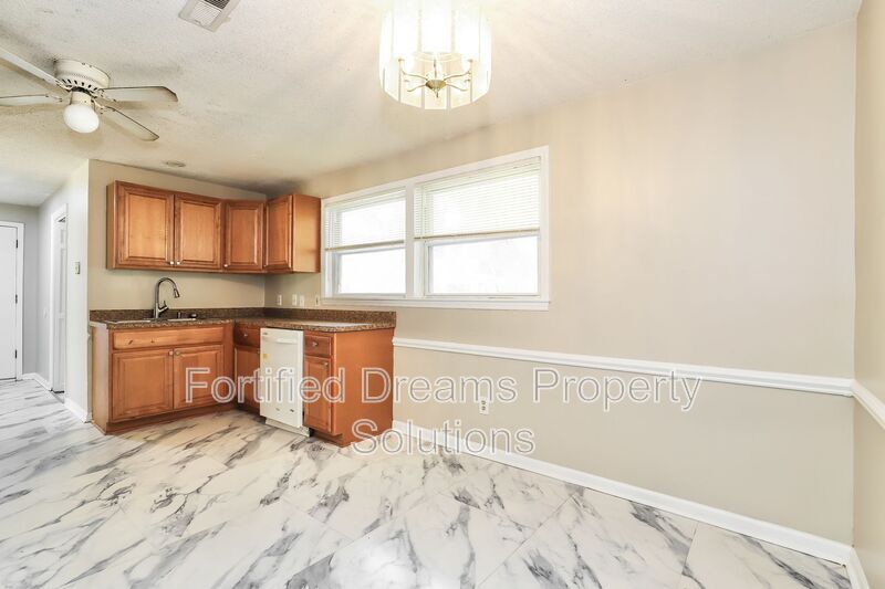 Building Photo - 2204 Celeste Ct