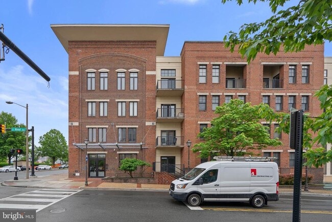 Building Photo - 181 E Reed Ave