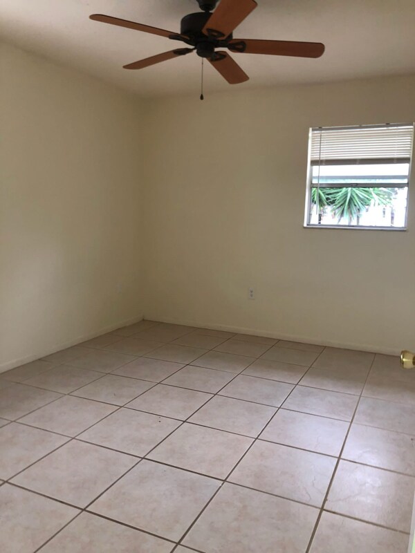 Building Photo - 1536 Barbarie Ln