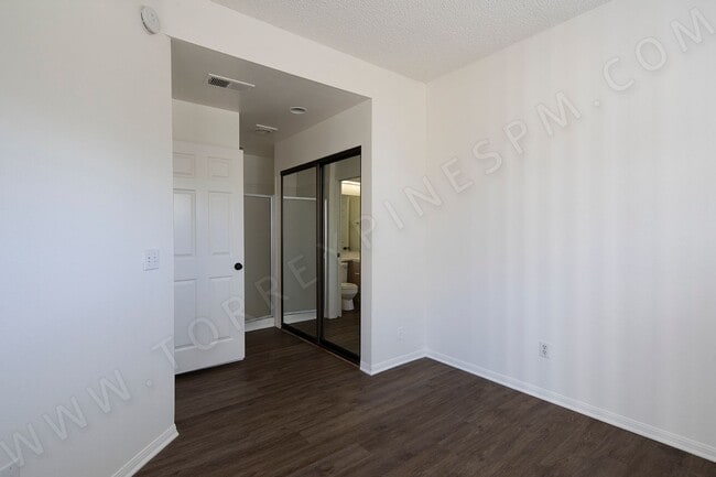 Building Photo - *OPEN HOUSE: 11/22 1:30-2:30pm* 3BR Townhouse in Pacific Beach + W/D