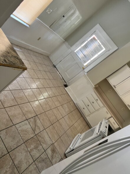 Building Photo - 316 W Duffy St