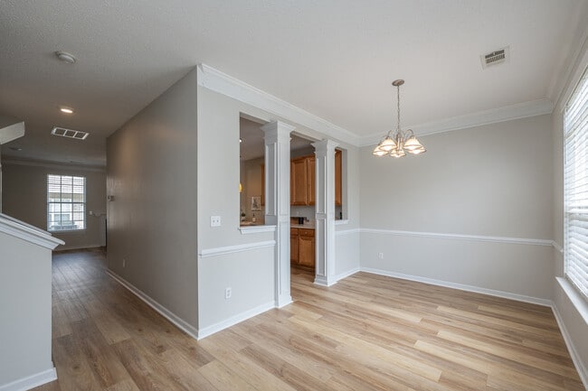 Building Photo - 25 Stratus Ct