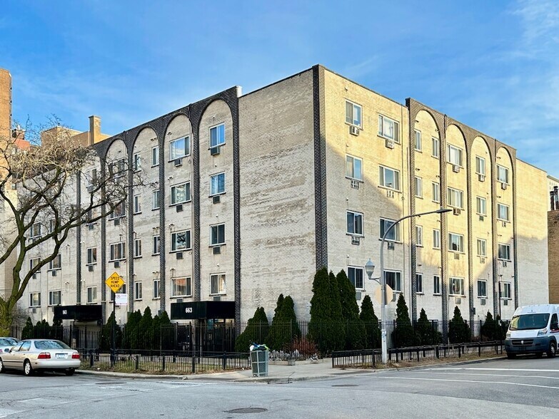 Building Photo - 644 W Grace St