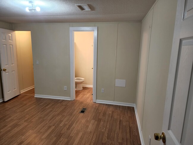 Building Photo - 68 Green Meadows Dr