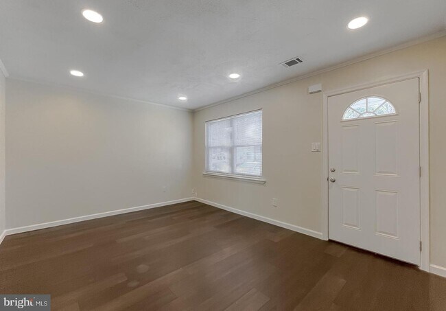 Building Photo - 11859 Oak Manor Dr