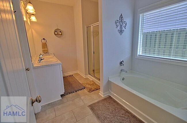 Building Photo - 68 Daylily Ct
