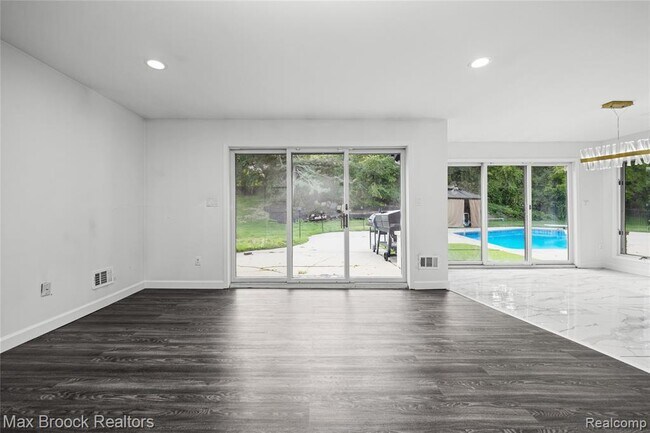 Building Photo - 3332 Barlyn Ln