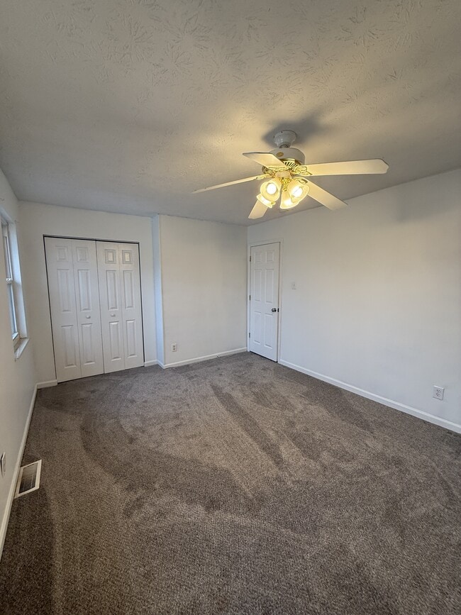 Building Photo - 103 Stone Tree Dr