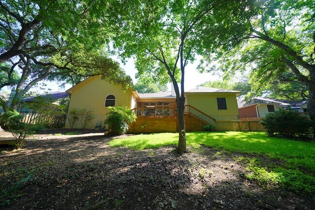 Building Photo - Gorgeous Home in the Coveted Greenshire Subdivision - Realtor Commission: $400