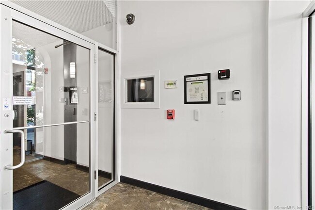 Building Photo - 881 Lafayette Blvd