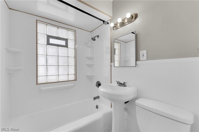 Building Photo - 9405 Bohning Dr