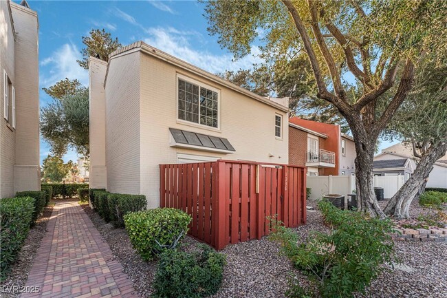 Primary Photo - 1038 Tam O Shanter