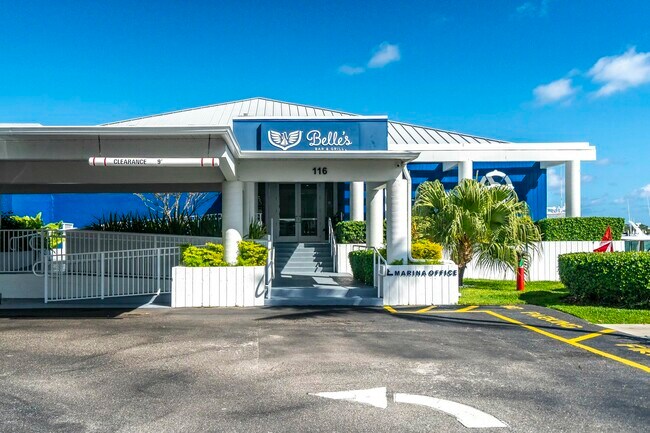 Building Photo - 123 Lakeshore Dr