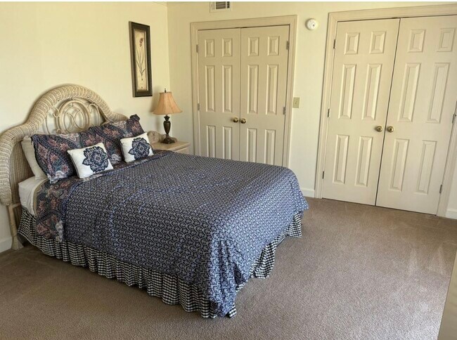 Building Photo - 462 Chalet Village Dr