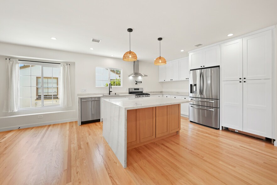 Building Photo - 6501 Hesperia Ave