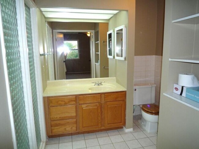 Building Photo - Spacious 3BR/2BA Ranch Home with 1,734 Sq.Ft. and a 2-Car Garage in a Great Neighborhood Close to...