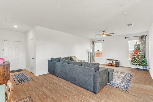 Building Photo - 308 Singing Dove Wy