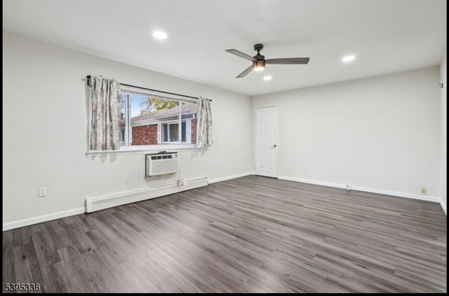 Building Photo - 189 Littleton Rd