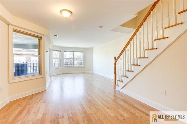 Building Photo - 112 N Broadway
