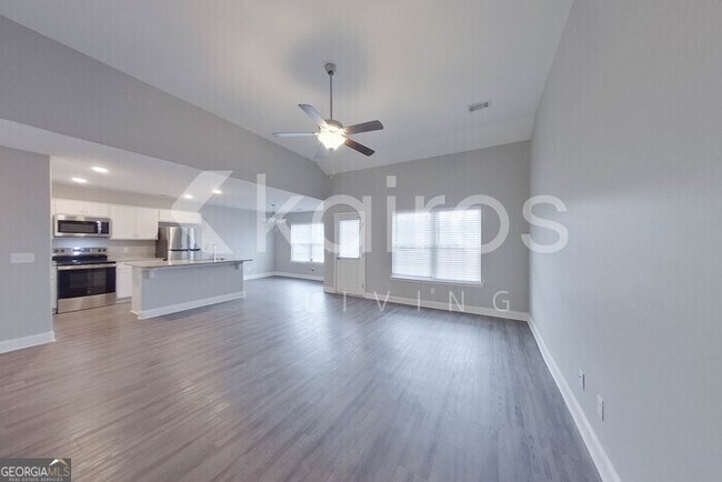 Building Photo - 300 Hemlock Ct