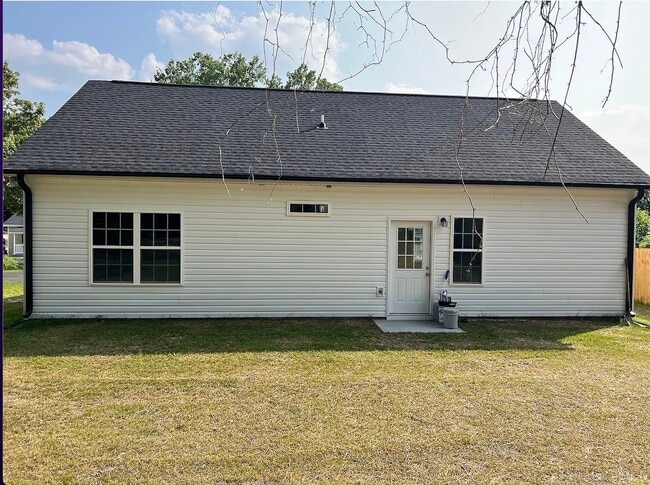 Building Photo - 1143 Plaid St