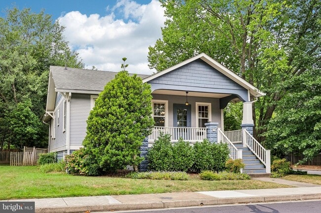 Building Photo - 526 N Ivy St