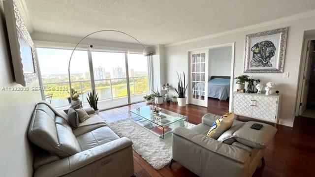 Building Photo - 3731 N Country Club Dr