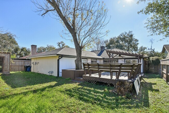 Building Photo - 15642 Pagehurst Dr