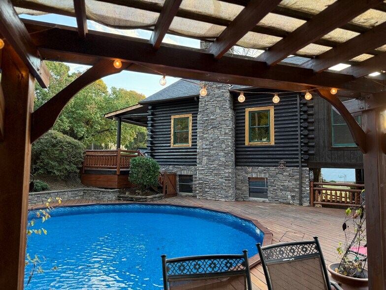 Pool, log cabin & deck - 1011 Lake Shore Dr