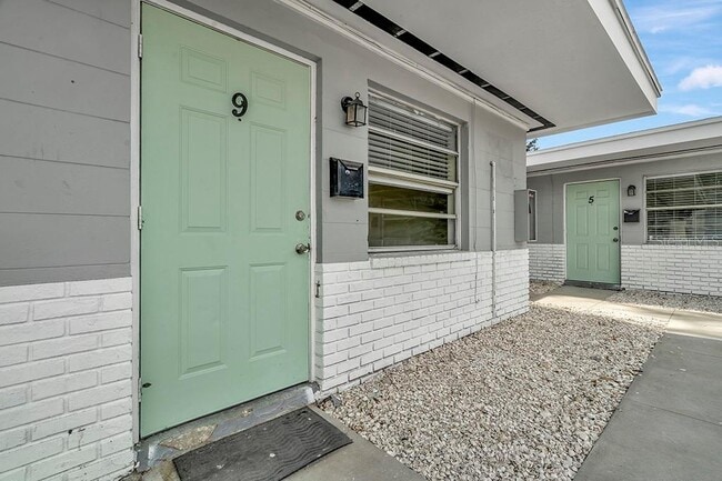 Primary Photo - 6701 S West Shore Blvd