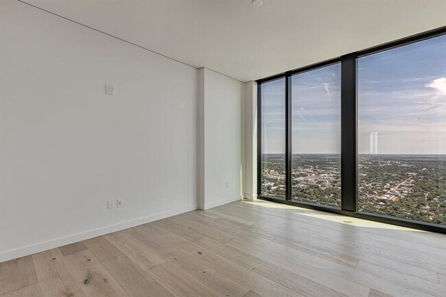Building Photo - 610 Davis St