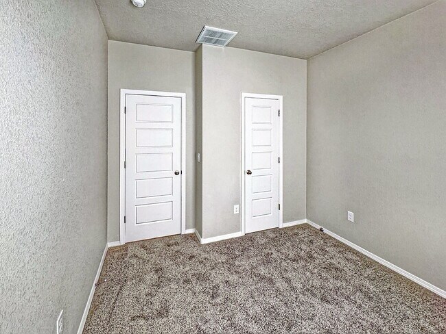 Building Photo - Single Family Home