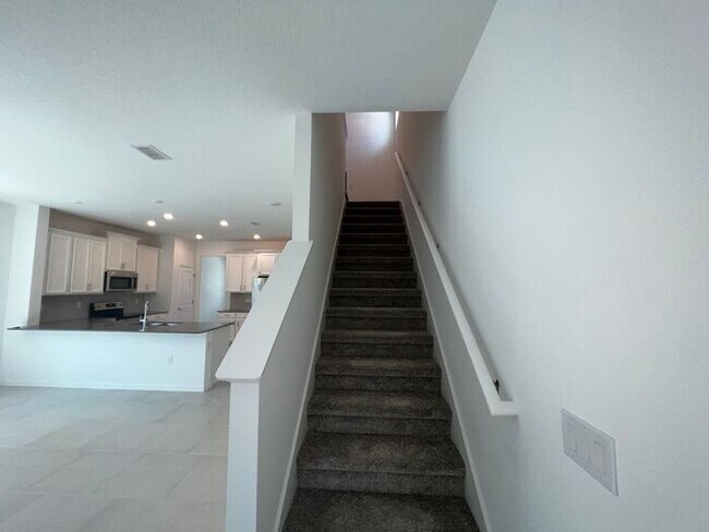 Building Photo - Nearly New 4 bedroom 2.5 bath St. Cloud ho...