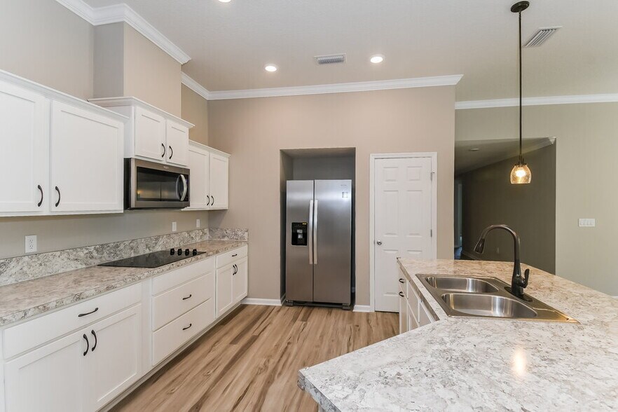 Building Photo - 12410 Sea Island Dr