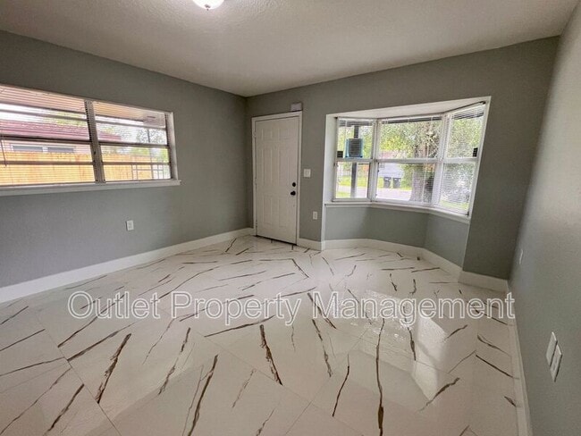 Building Photo - 2713 Geoffrey Dr