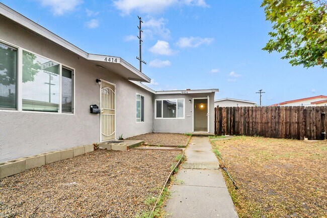 Building Photo - Clairemont Mesa Blvd 4414-4416 Duplex