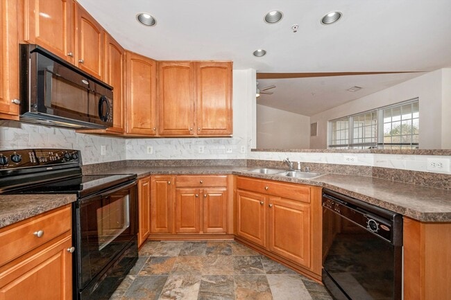 Building Photo - Elevator Condo in Frederick Pent House Level