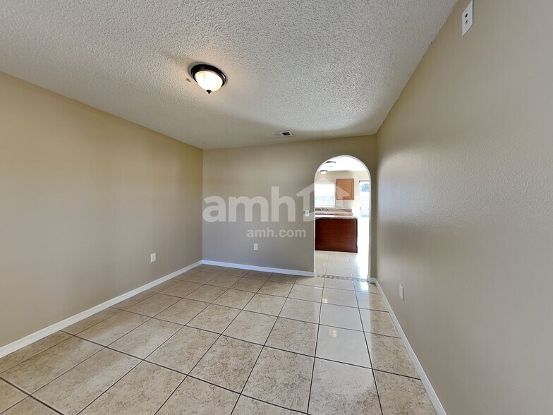 Building Photo - 16000 Wilkinson Dr