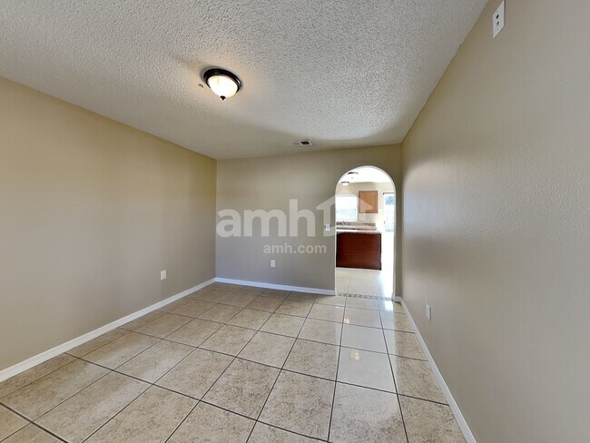 Building Photo - 16000 Wilkinson Dr