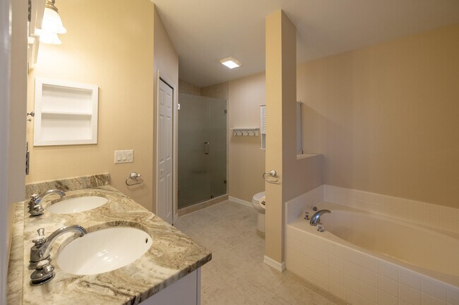 Building Photo - 1100 W 13th Square